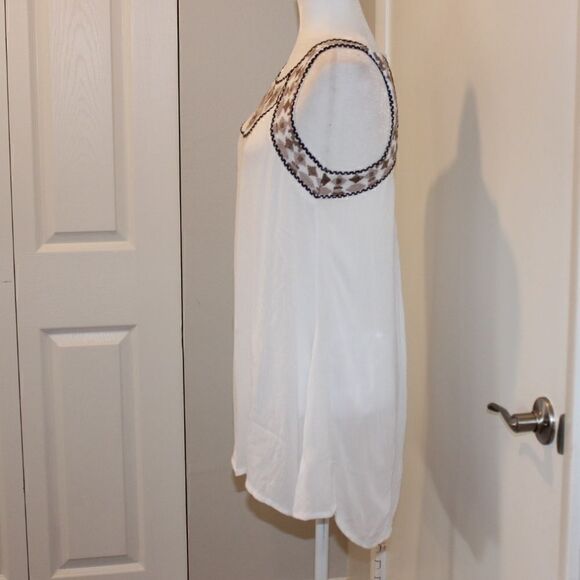 NWT Area  Starts White Embroidered Tank Dress  Women Size M Medium - Picture 7 of 14